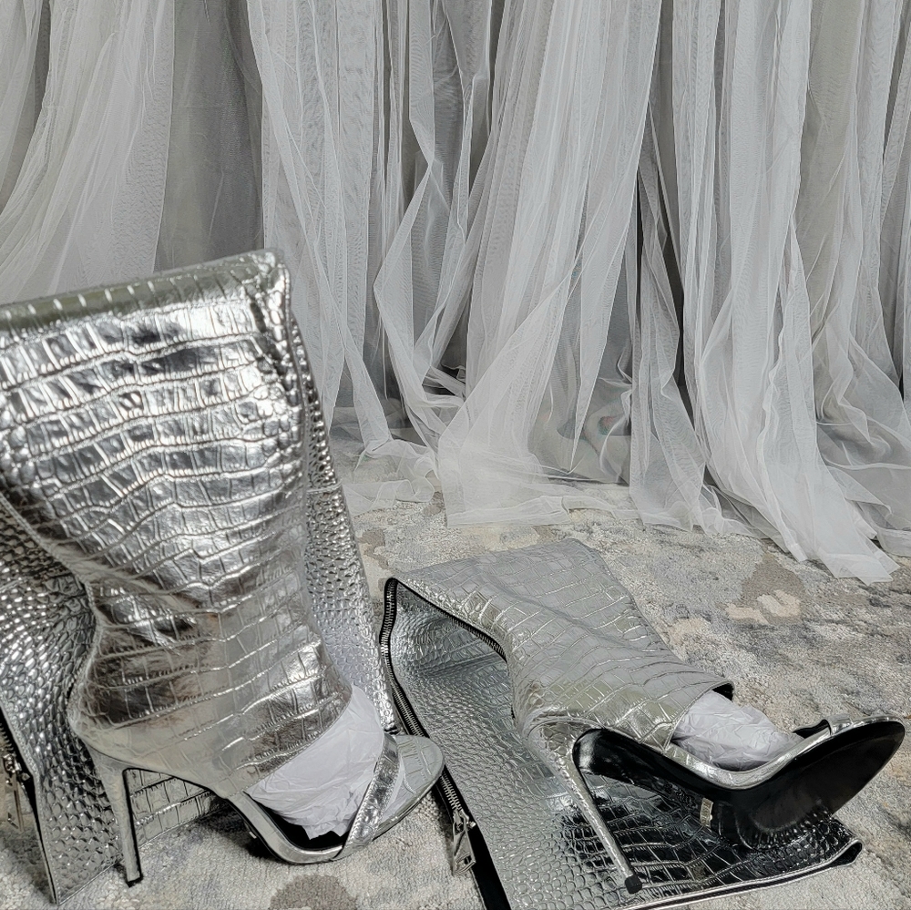 Jennifer Lee thigh knee boots